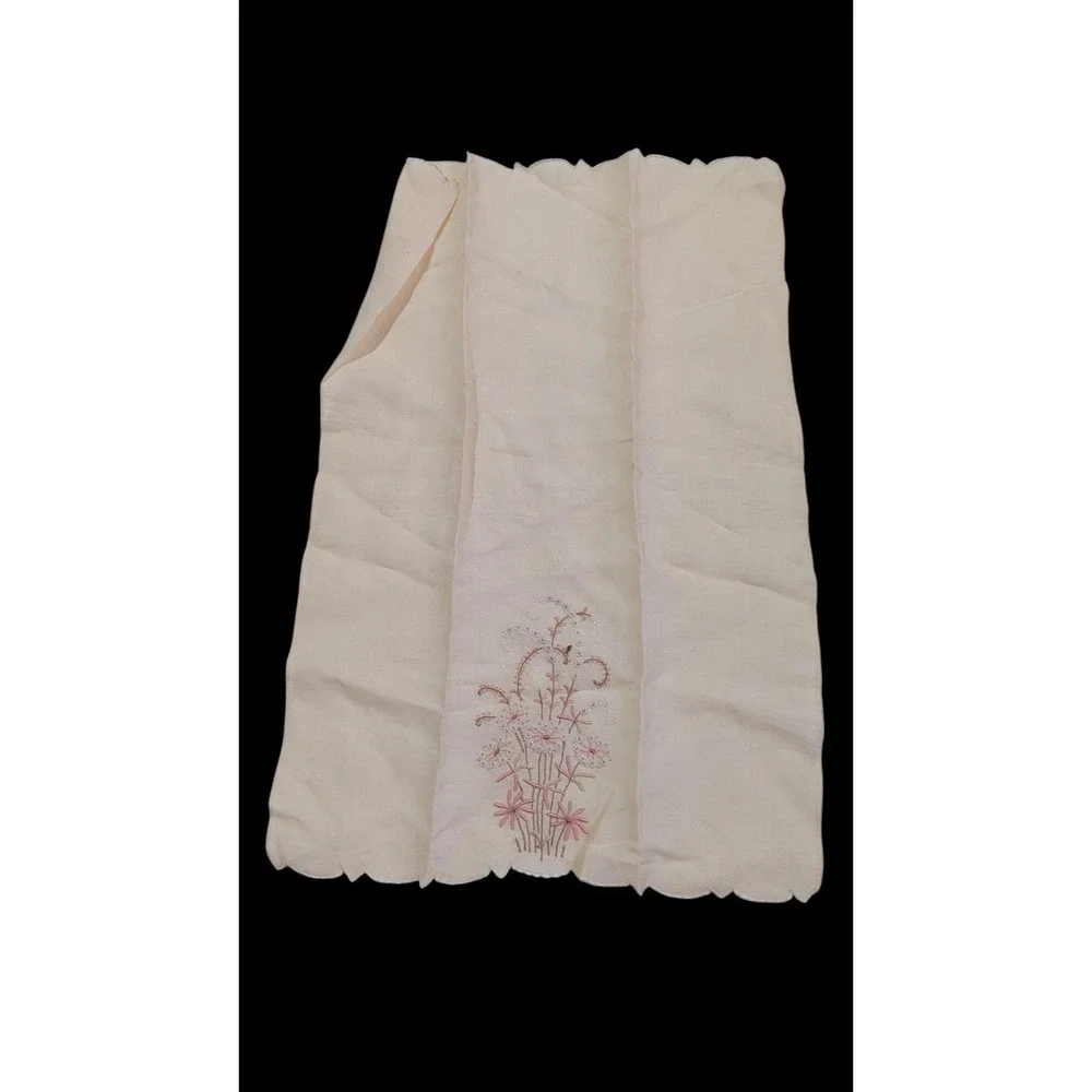 Vintage Peach Linen Dresser‎ Scarf Floral Embroidered Scalloped Edge 18x12